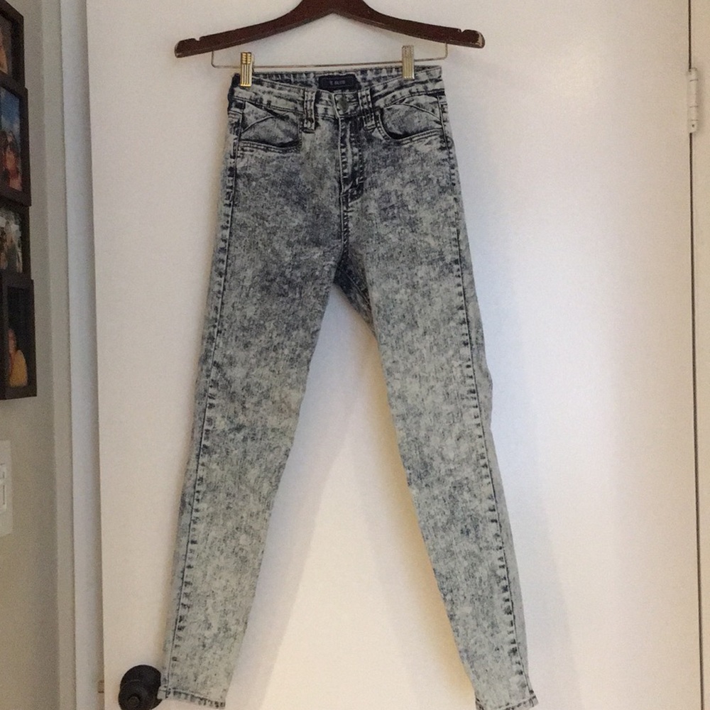 Acid washed high waist skinny jean